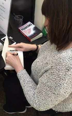 Marie O'Regan signing a copy of Phantoms
